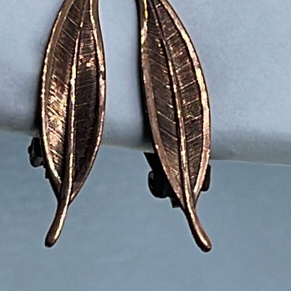 Vintage copper climber leaf earrings. - Picture 2 of 6